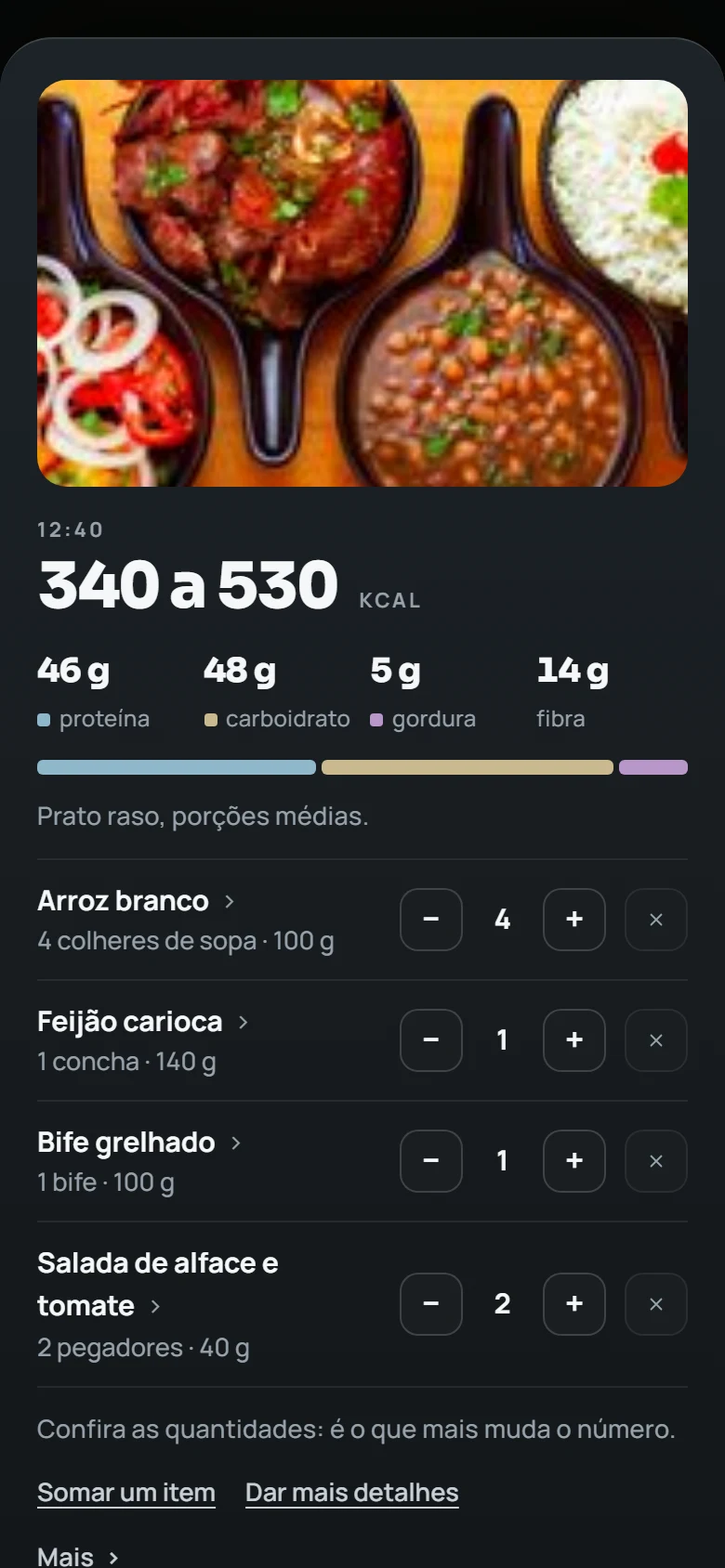 Uma refeição lida no app: a faixa de calorias, os nutrientes e cada alimento com a sua porção